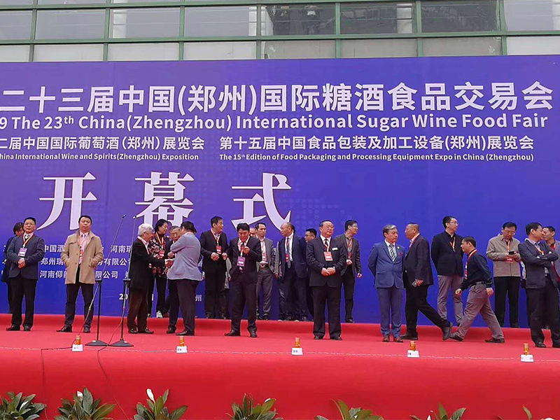 大型自动化灌装机在郑州国际糖酒交易会优势尽显